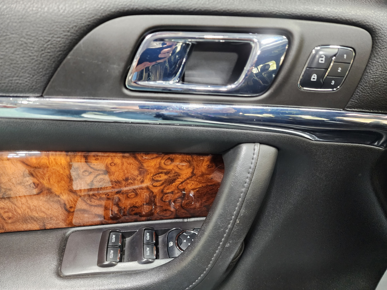 Lincoln MKS 4dr Sdn 3.7L AWD 2015 Lincoln MKS 4dr Sdn 3.7L AWD 2015