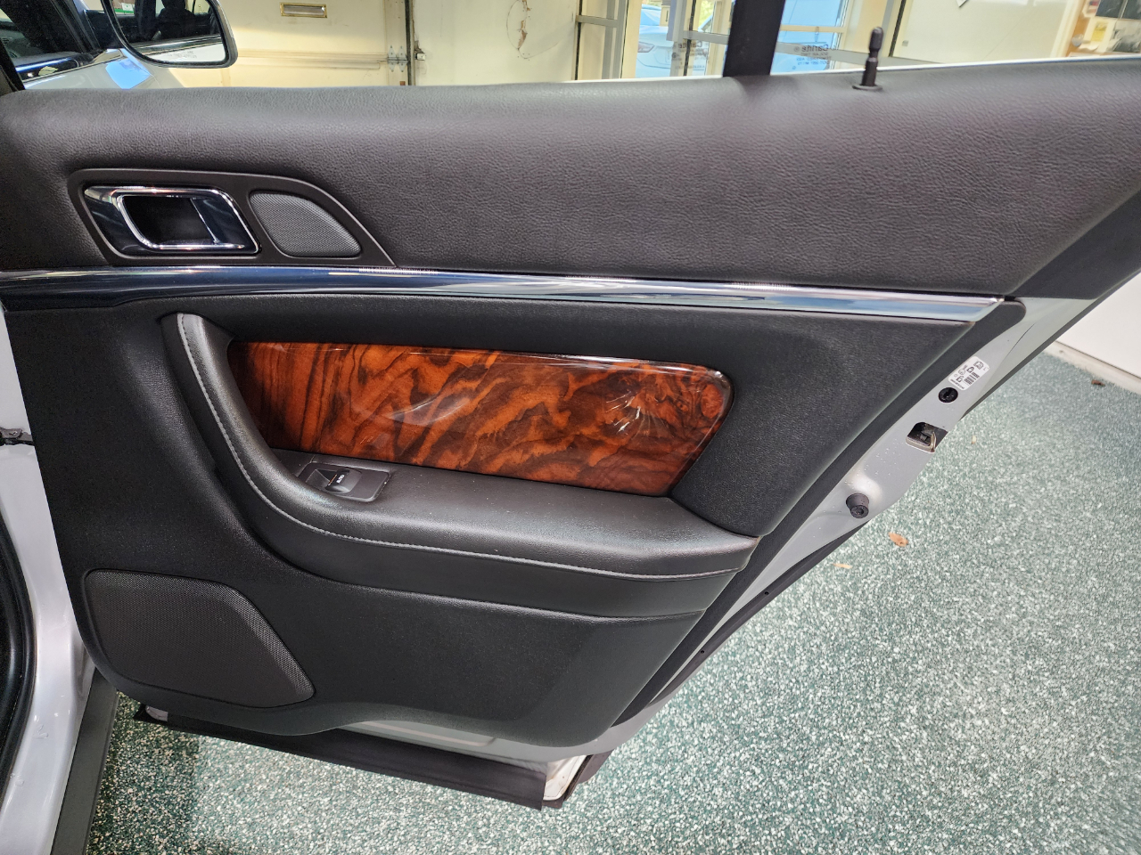 Lincoln MKS 4dr Sdn 3.7L AWD 2015 Lincoln MKS 4dr Sdn 3.7L AWD 2015