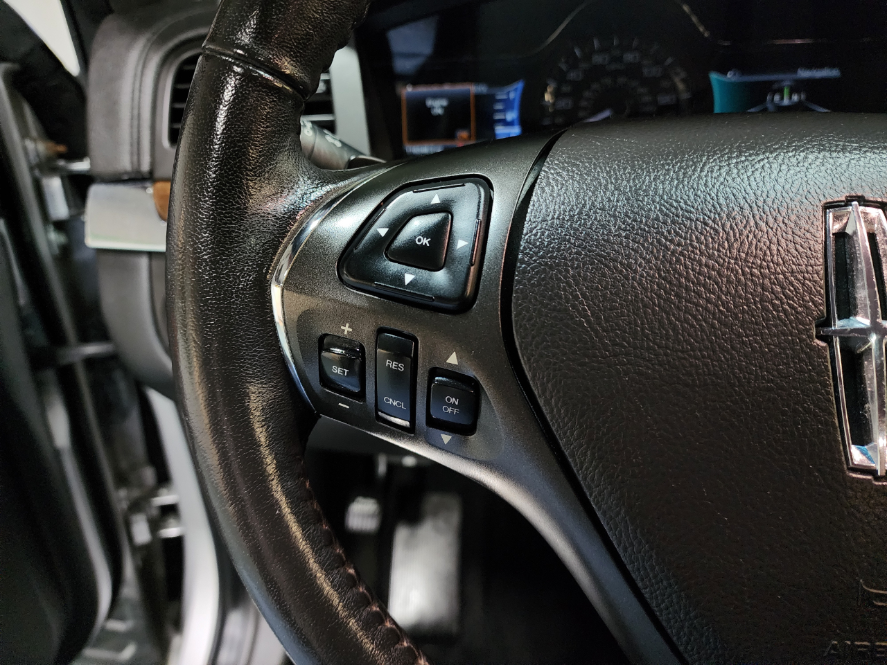 Lincoln MKS 4dr Sdn 3.7L AWD 2015 Lincoln MKS 4dr Sdn 3.7L AWD 2015