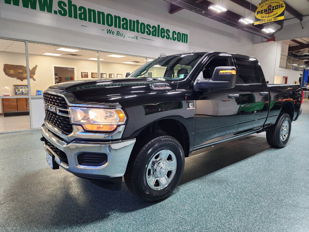 RAM 3500 Tradesman 4x4 Crew Cab 6'4" Box 2024 RAM 3500 Tradesman 4x4 Crew Cab 6'4" Box 2024