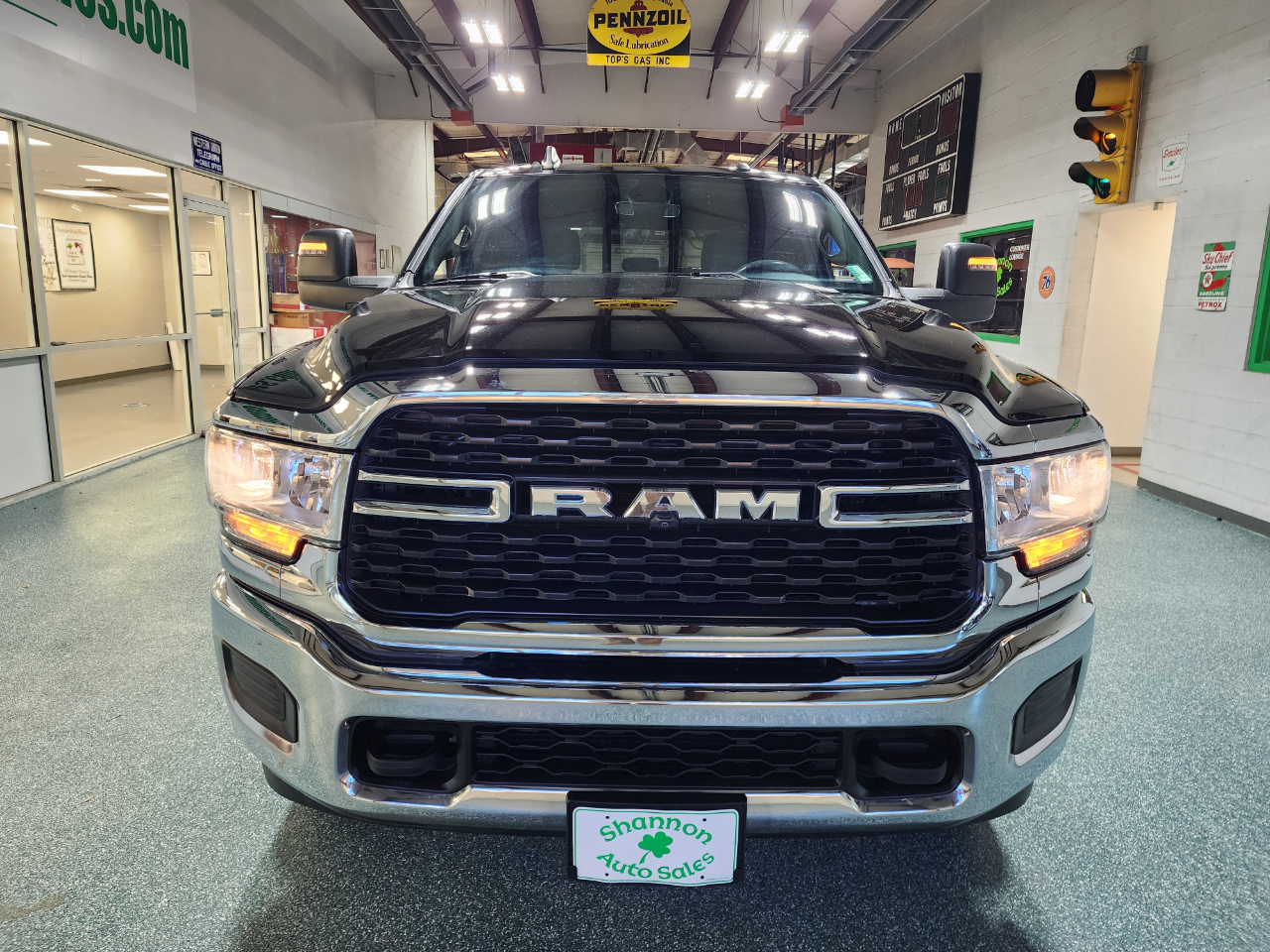 RAM 3500 Tradesman 4x4 Crew Cab 6'4" Box 2024 RAM 3500 Tradesman 4x4 Crew Cab 6'4" Box 2024