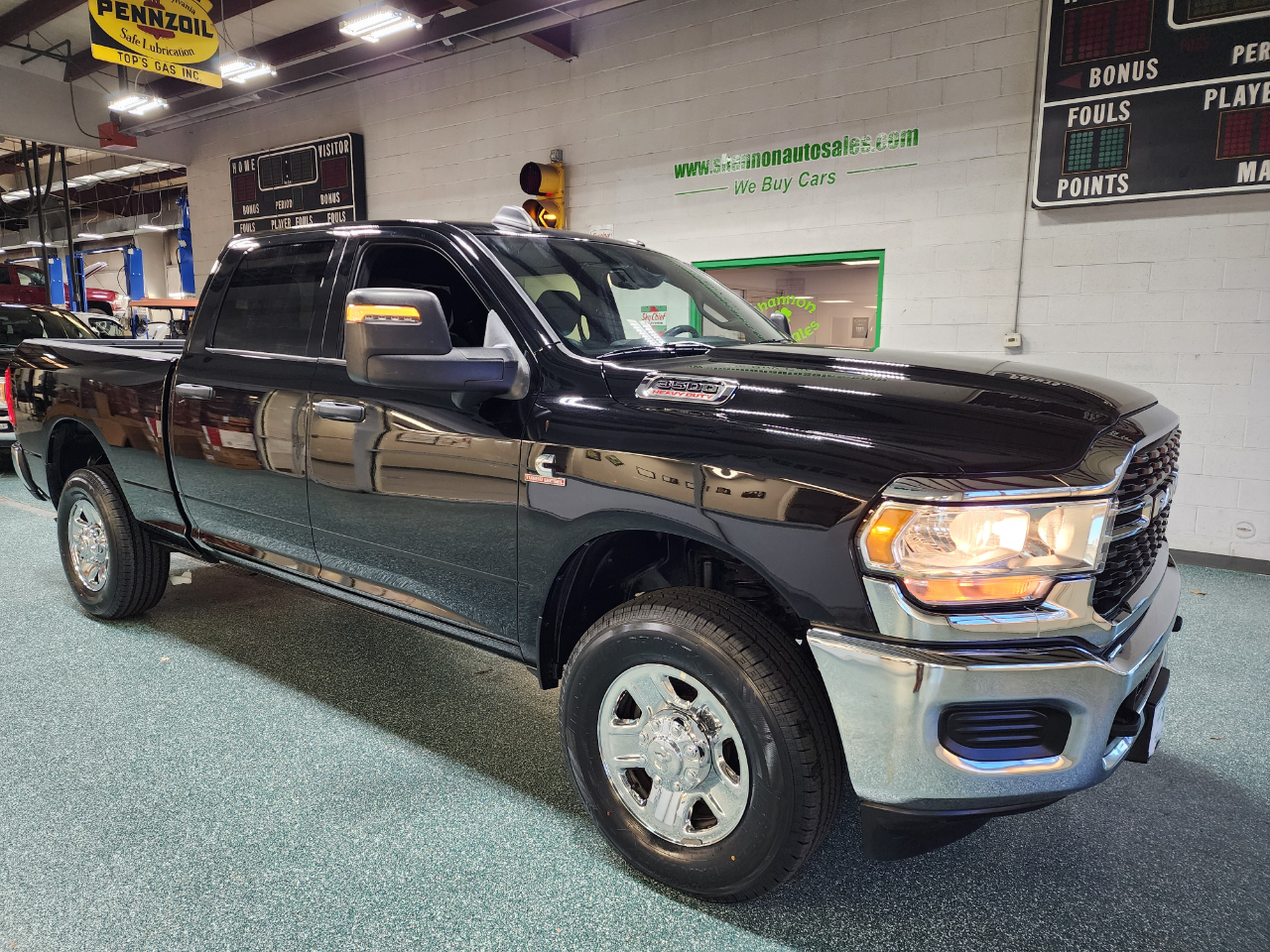 RAM 3500 Tradesman 4x4 Crew Cab 6'4" Box 2024 RAM 3500 Tradesman 4x4 Crew Cab 6'4" Box 2024