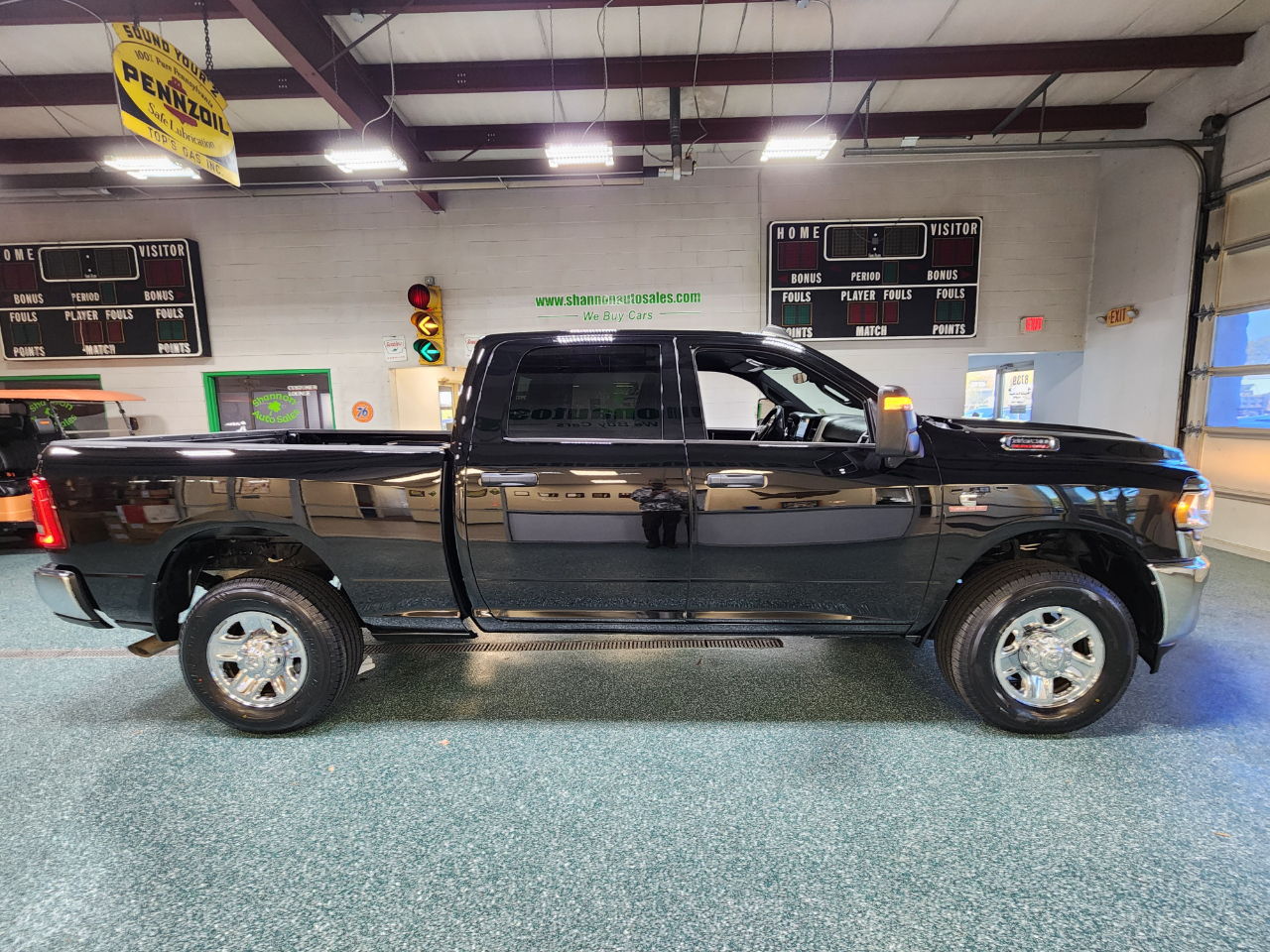 RAM 3500 Tradesman 4x4 Crew Cab 6'4" Box 2024 RAM 3500 Tradesman 4x4 Crew Cab 6'4" Box 2024