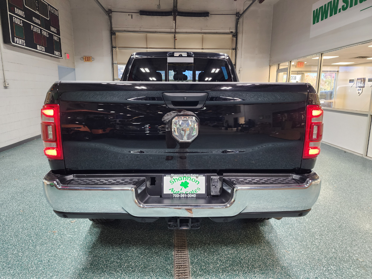 RAM 3500 Tradesman 4x4 Crew Cab 6'4" Box 2024 RAM 3500 Tradesman 4x4 Crew Cab 6'4" Box 2024