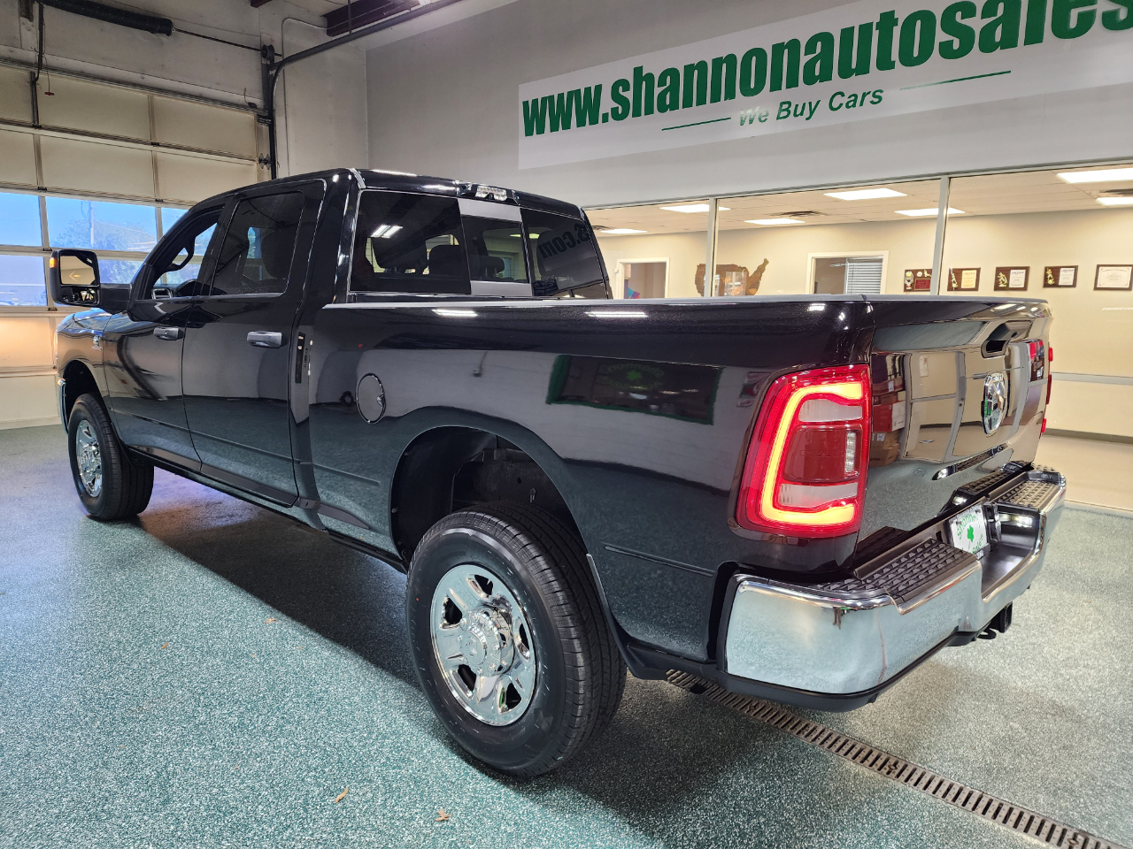 RAM 3500 Tradesman 4x4 Crew Cab 6'4" Box 2024 RAM 3500 Tradesman 4x4 Crew Cab 6'4" Box 2024