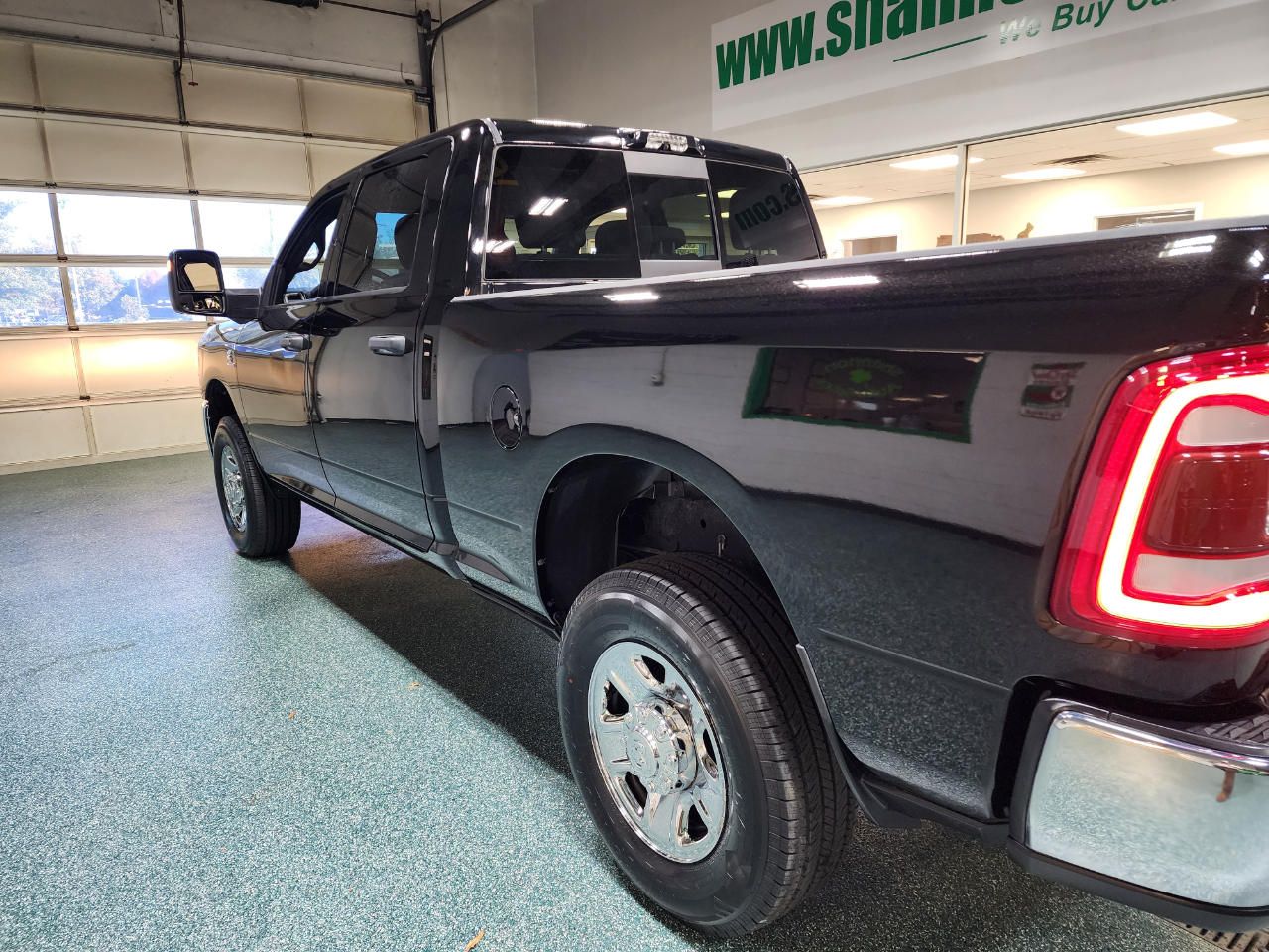 RAM 3500 Tradesman 4x4 Crew Cab 6'4" Box 2024 RAM 3500 Tradesman 4x4 Crew Cab 6'4" Box 2024