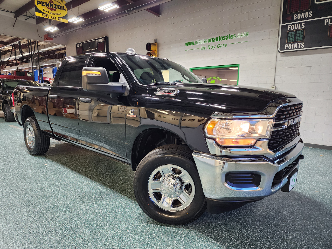 RAM 3500 Tradesman 4x4 Crew Cab 6'4" Box 2024 RAM 3500 Tradesman 4x4 Crew Cab 6'4" Box 2024
