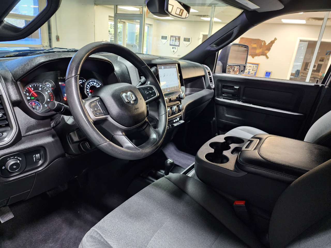 RAM 3500 Tradesman 4x4 Crew Cab 6'4" Box 2024 RAM 3500 Tradesman 4x4 Crew Cab 6'4" Box 2024