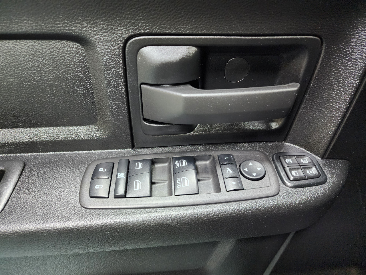 RAM 3500 Tradesman 4x4 Crew Cab 6'4" Box 2024 RAM 3500 Tradesman 4x4 Crew Cab 6'4" Box 2024