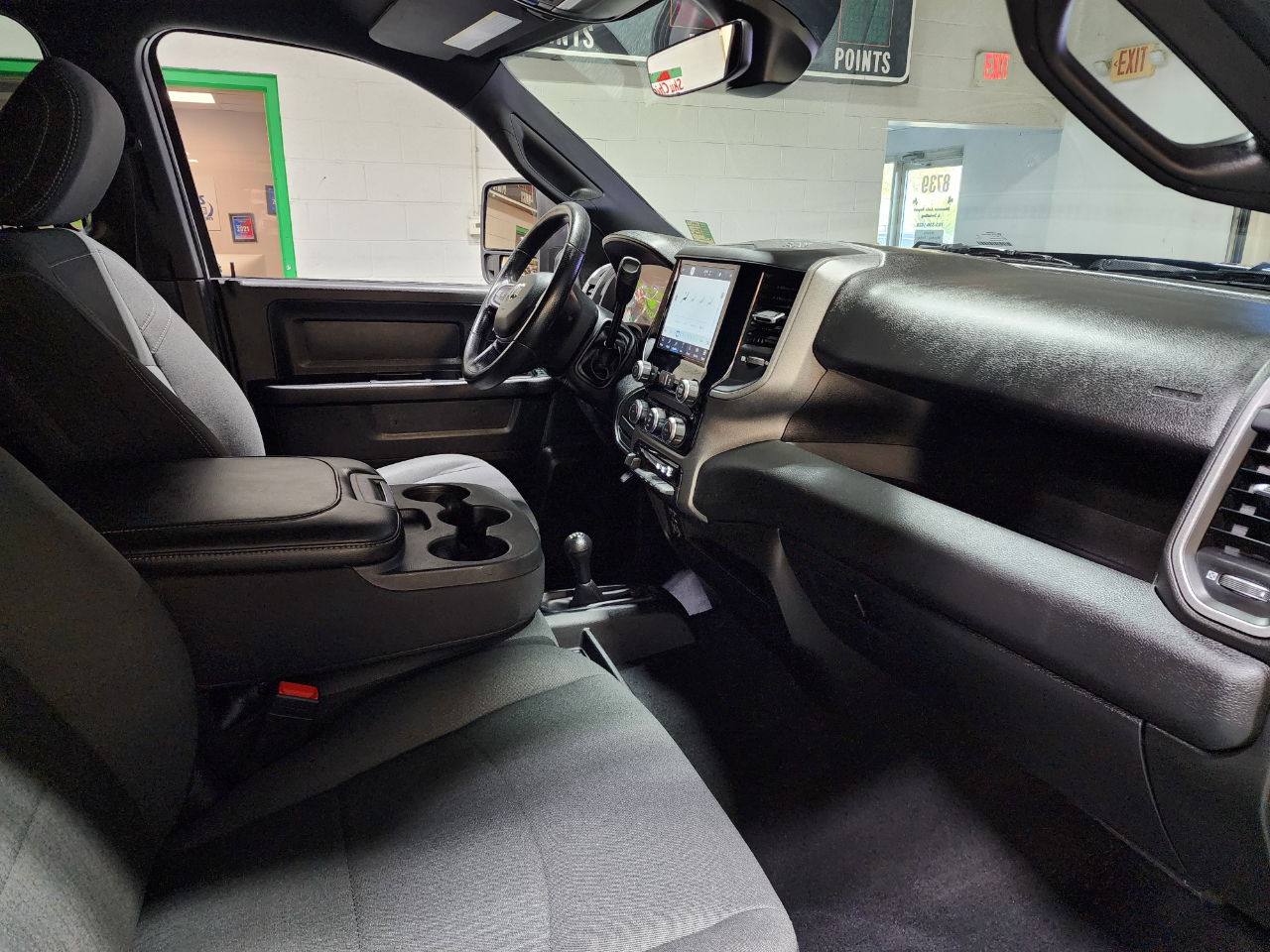 RAM 3500 Tradesman 4x4 Crew Cab 6'4" Box 2024 RAM 3500 Tradesman 4x4 Crew Cab 6'4" Box 2024