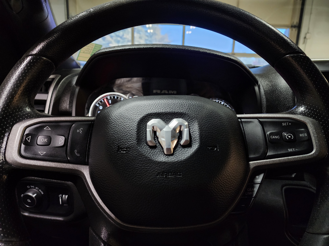 RAM 3500 Tradesman 4x4 Crew Cab 6'4" Box 2024 RAM 3500 Tradesman 4x4 Crew Cab 6'4" Box 2024