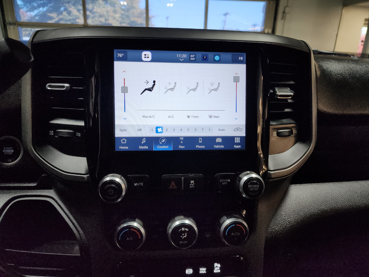 RAM 3500 Tradesman 4x4 Crew Cab 6'4" Box 2024 RAM 3500 Tradesman 4x4 Crew Cab 6'4" Box 2024