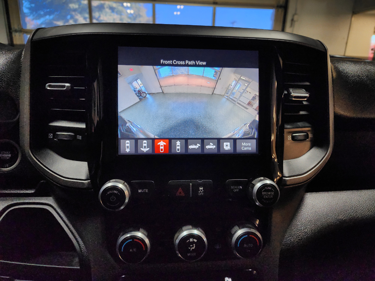 RAM 3500 Tradesman 4x4 Crew Cab 6'4" Box 2024 RAM 3500 Tradesman 4x4 Crew Cab 6'4" Box 2024