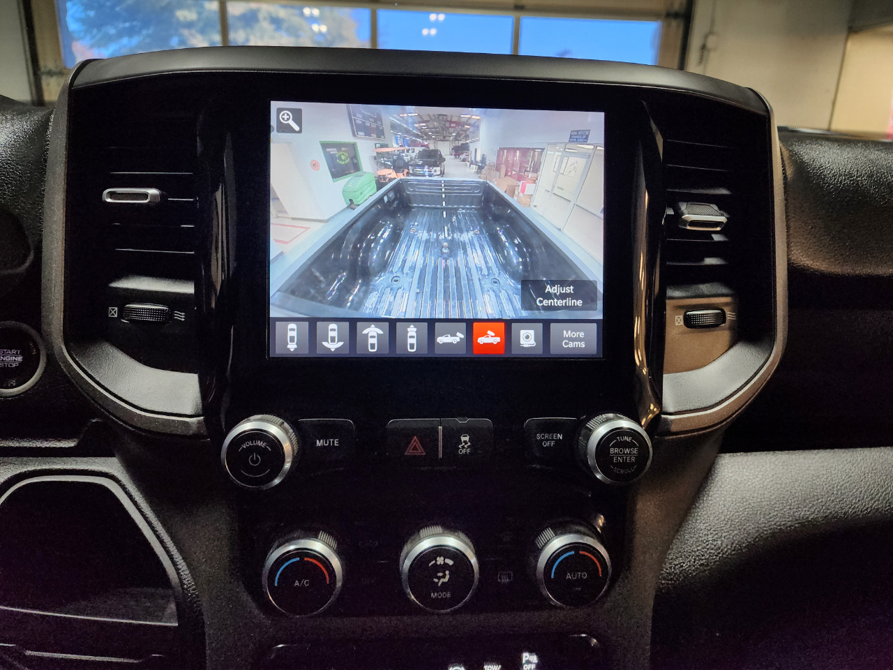 RAM 3500 Tradesman 4x4 Crew Cab 6'4" Box 2024 RAM 3500 Tradesman 4x4 Crew Cab 6'4" Box 2024