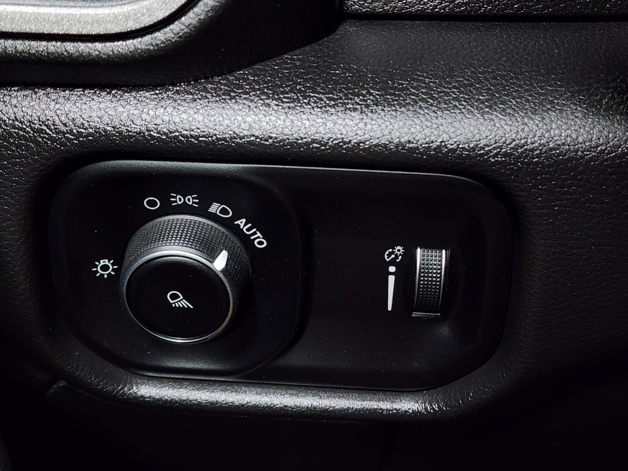 RAM 3500 Tradesman 4x4 Crew Cab 6'4" Box 2024 RAM 3500 Tradesman 4x4 Crew Cab 6'4" Box 2024