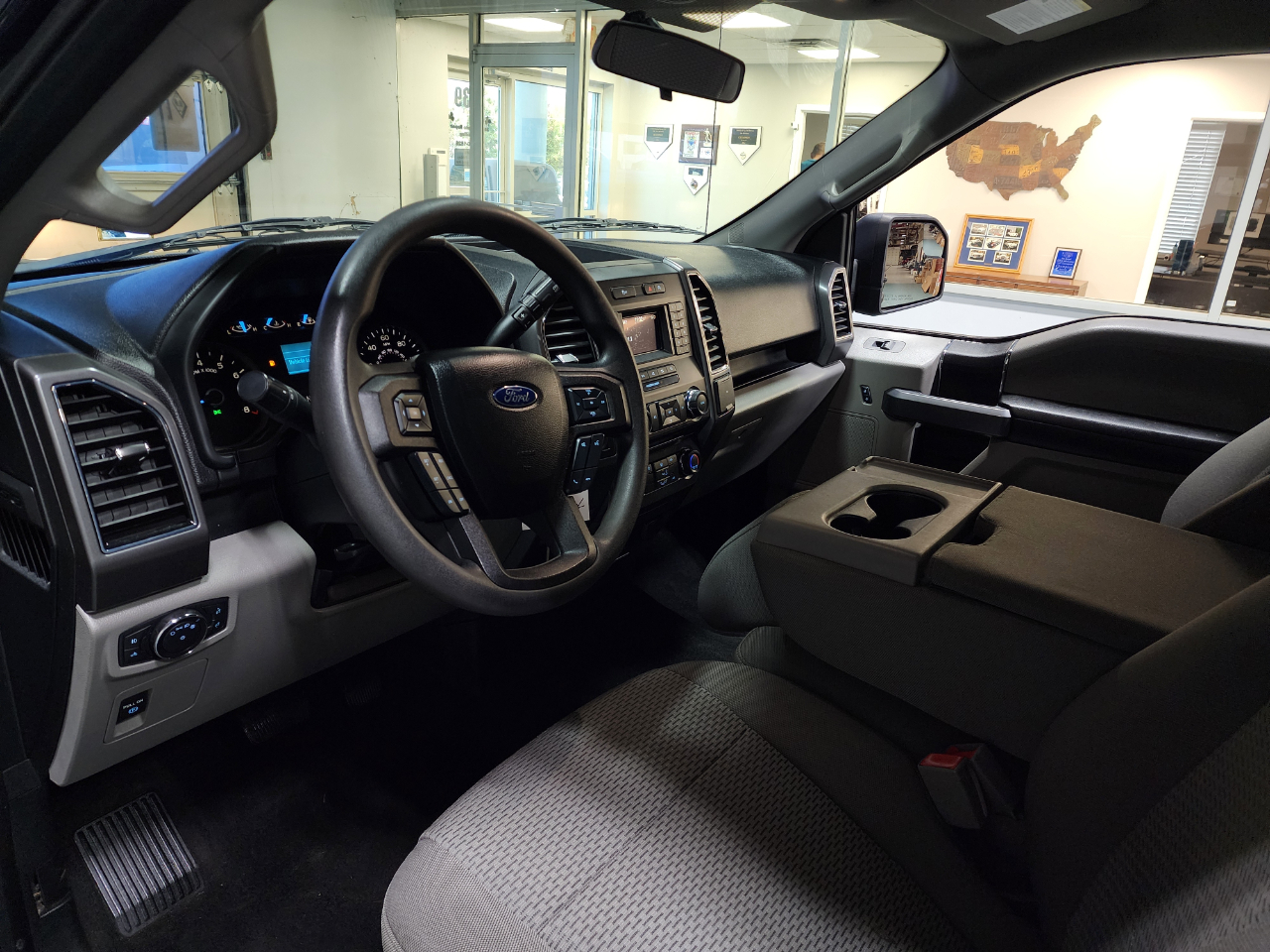 Ford F-150 XLT 4WD SuperCrew 5.5' Box 2018 Ford F-150 XLT 4WD SuperCrew 5.5' Box 2018