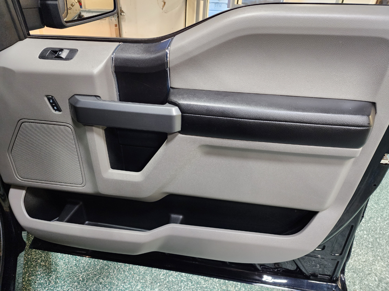 Ford F-150 XLT 4WD SuperCrew 5.5' Box 2018 Ford F-150 XLT 4WD SuperCrew 5.5' Box 2018