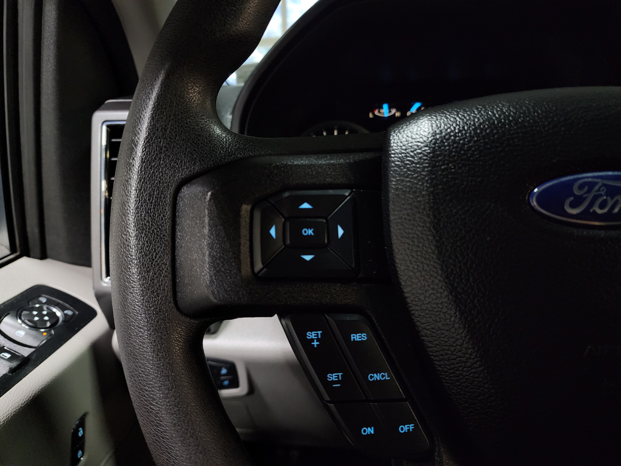 Ford F-150 XLT 4WD SuperCrew 5.5' Box 2018 Ford F-150 XLT 4WD SuperCrew 5.5' Box 2018