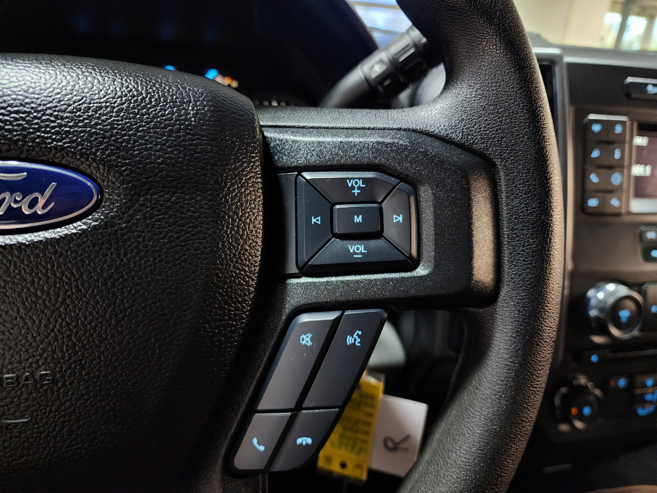 Ford F-150 XLT 4WD SuperCrew 5.5' Box 2018 Ford F-150 XLT 4WD SuperCrew 5.5' Box 2018