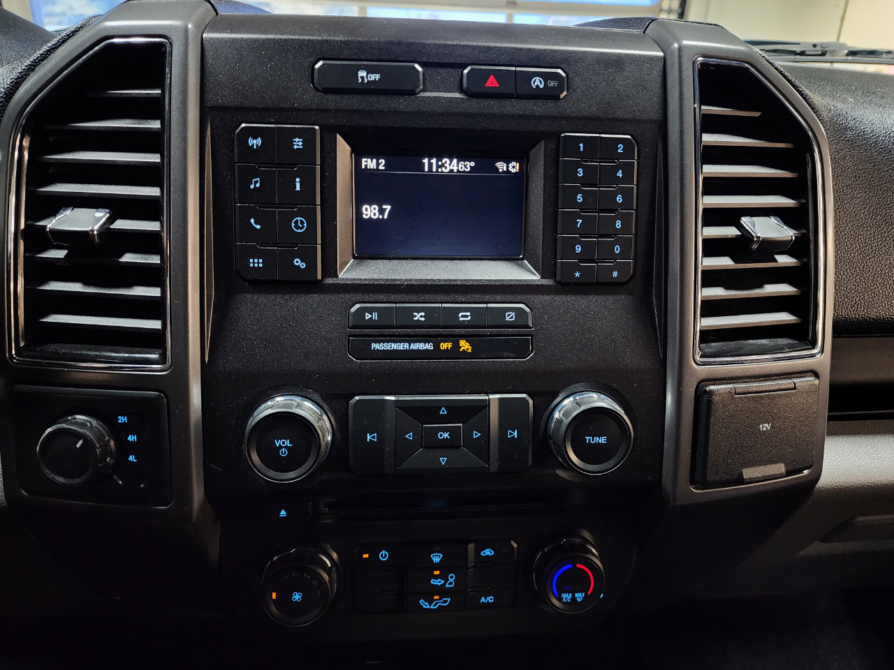 Ford F-150 XLT 4WD SuperCrew 5.5' Box 2018 Ford F-150 XLT 4WD SuperCrew 5.5' Box 2018