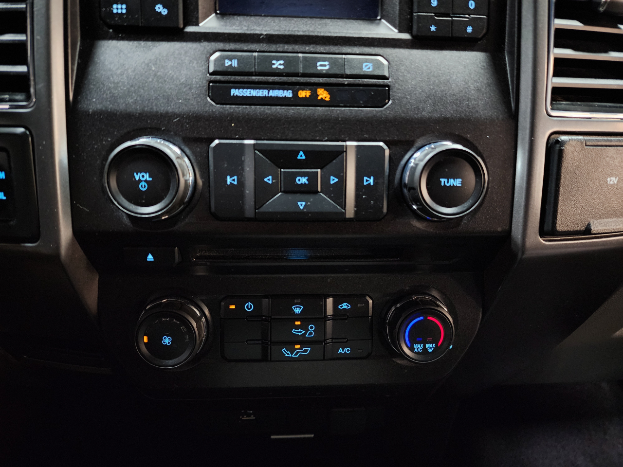 Ford F-150 XLT 4WD SuperCrew 5.5' Box 2018 Ford F-150 XLT 4WD SuperCrew 5.5' Box 2018