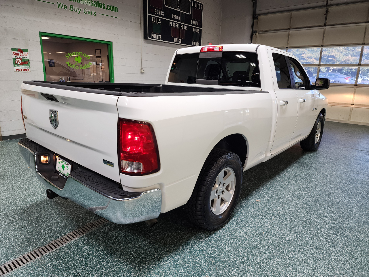 Dodge Ram 1500 2WD Quad Cab 140.5" SLT 2010 Dodge Ram 1500 2WD Quad Cab 140.5" SLT 2010