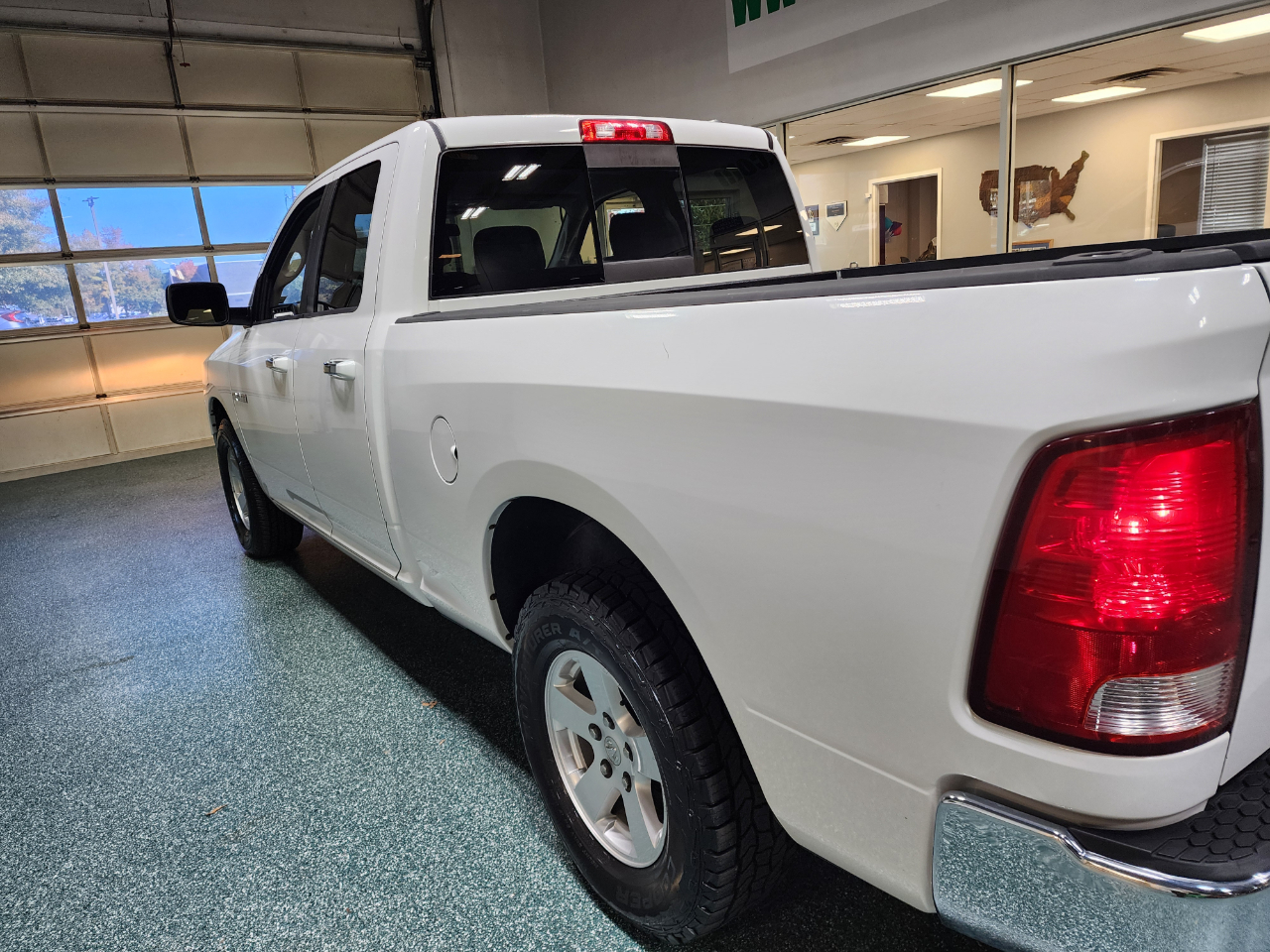 Dodge Ram 1500 2WD Quad Cab 140.5" SLT 2010 Dodge Ram 1500 2WD Quad Cab 140.5" SLT 2010