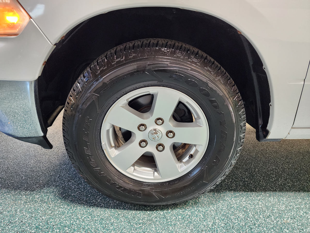 Dodge Ram 1500 2WD Quad Cab 140.5" SLT 2010 Dodge Ram 1500 2WD Quad Cab 140.5" SLT 2010