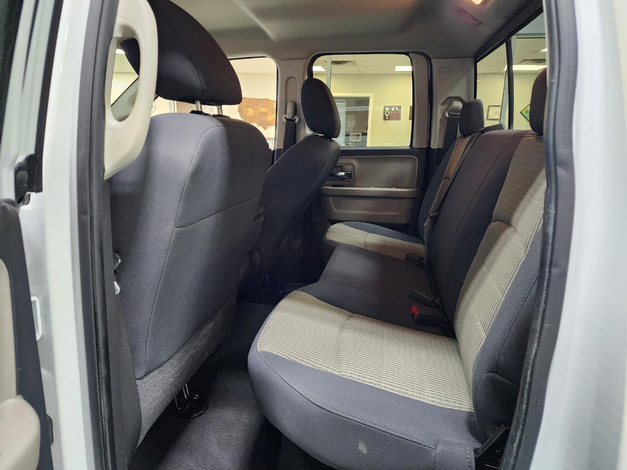 Dodge Ram 1500 2WD Quad Cab 140.5" SLT 2010 Dodge Ram 1500 2WD Quad Cab 140.5" SLT 2010