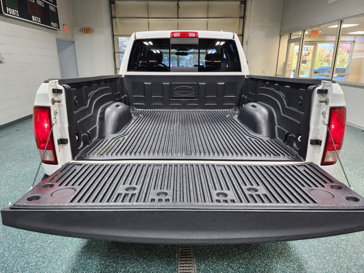 Dodge Ram 1500 2WD Quad Cab 140.5" SLT 2010 Dodge Ram 1500 2WD Quad Cab 140.5" SLT 2010