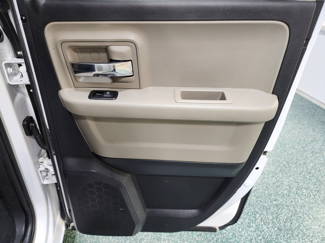 Dodge Ram 1500 2WD Quad Cab 140.5" SLT 2010 Dodge Ram 1500 2WD Quad Cab 140.5" SLT 2010