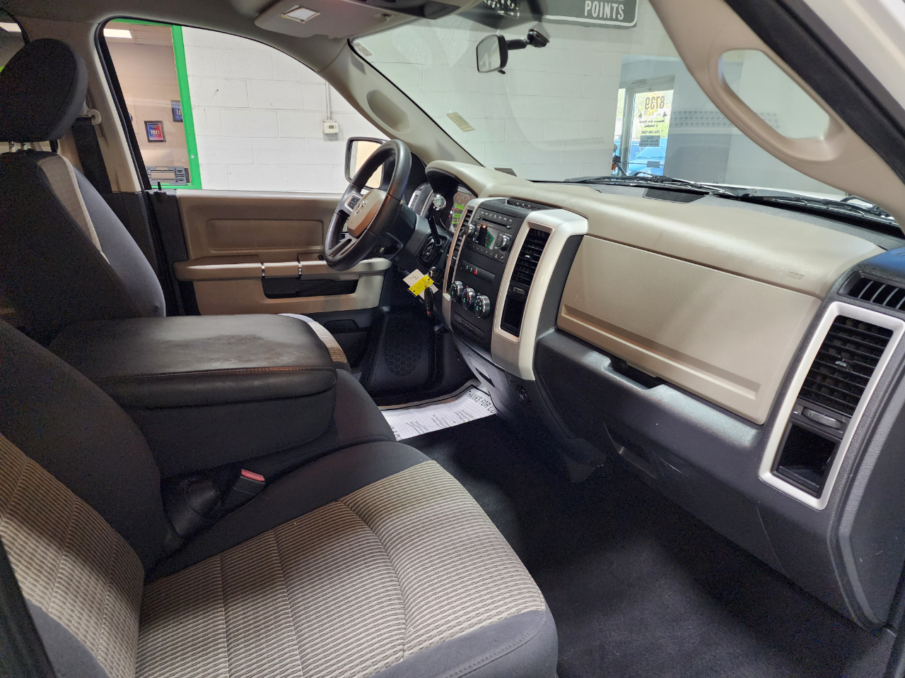 Dodge Ram 1500 2WD Quad Cab 140.5" SLT 2010 Dodge Ram 1500 2WD Quad Cab 140.5" SLT 2010