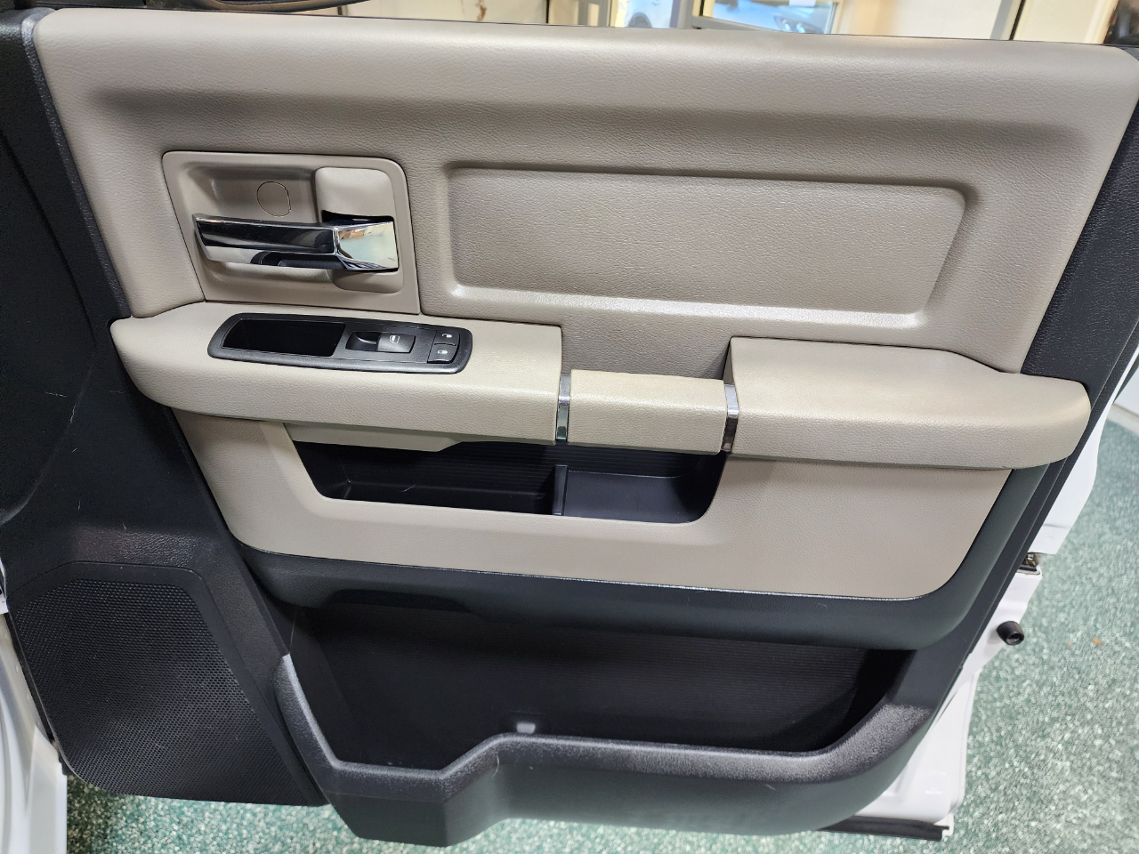 Dodge Ram 1500 2WD Quad Cab 140.5" SLT 2010 Dodge Ram 1500 2WD Quad Cab 140.5" SLT 2010