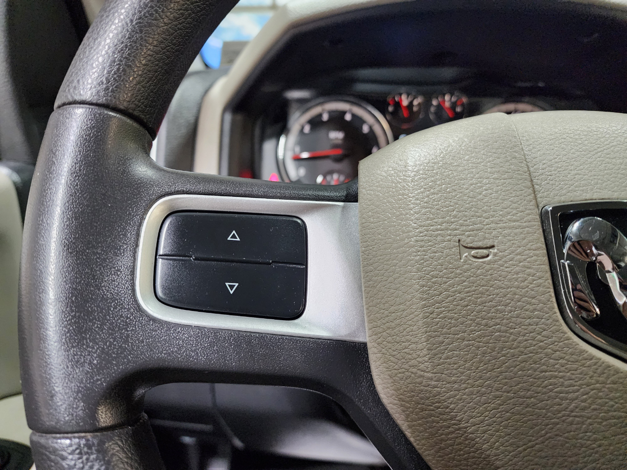 Dodge Ram 1500 2WD Quad Cab 140.5" SLT 2010 Dodge Ram 1500 2WD Quad Cab 140.5" SLT 2010