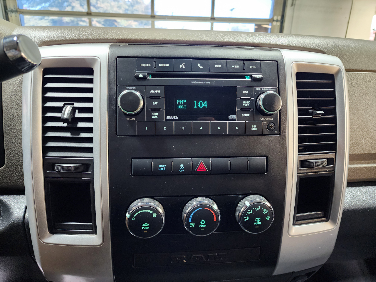 Dodge Ram 1500 2WD Quad Cab 140.5" SLT 2010 Dodge Ram 1500 2WD Quad Cab 140.5" SLT 2010