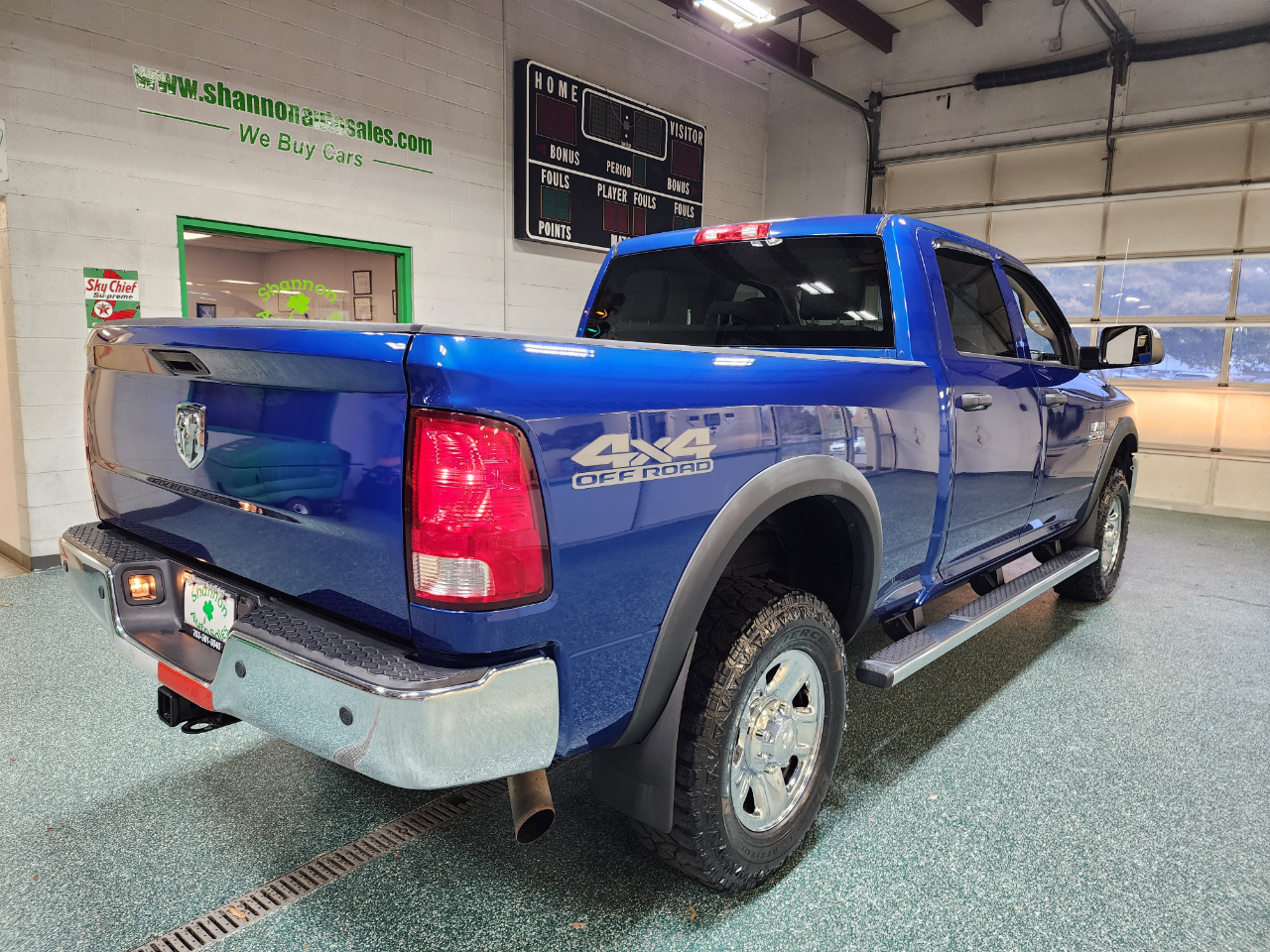 RAM 2500 Tradesman 4x4 Crew Cab 6'4" Box 2017 RAM 2500 Tradesman 4x4 Crew Cab 6'4" Box 2017
