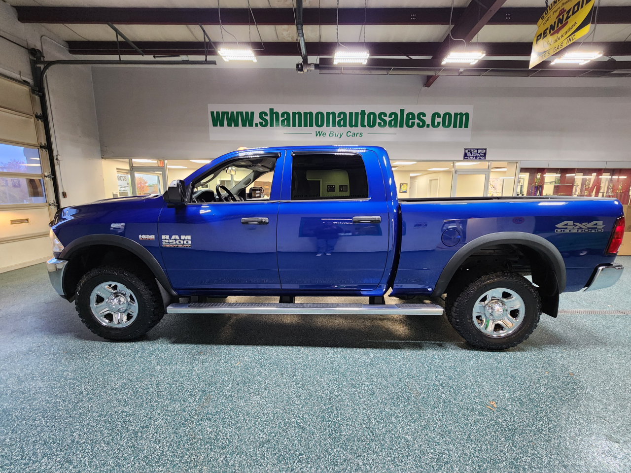 RAM 2500 Tradesman 4x4 Crew Cab 6'4" Box 2017 RAM 2500 Tradesman 4x4 Crew Cab 6'4" Box 2017