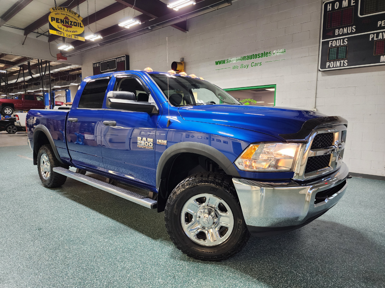 RAM 2500 Tradesman 4x4 Crew Cab 6'4" Box 2017 RAM 2500 Tradesman 4x4 Crew Cab 6'4" Box 2017