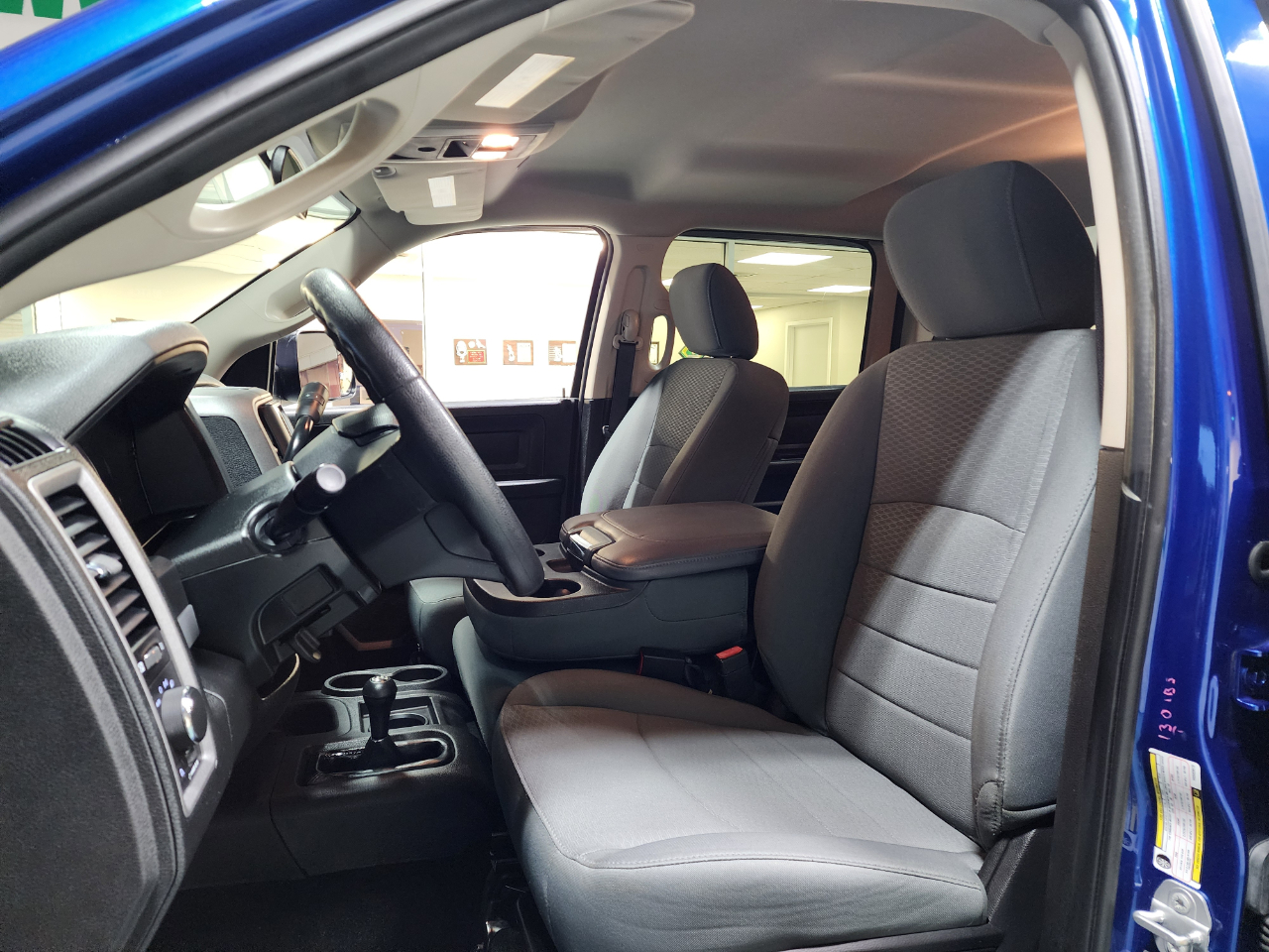 RAM 2500 Tradesman 4x4 Crew Cab 6'4" Box 2017 RAM 2500 Tradesman 4x4 Crew Cab 6'4" Box 2017