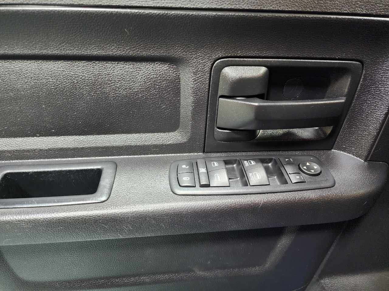 RAM 2500 Tradesman 4x4 Crew Cab 6'4" Box 2017 RAM 2500 Tradesman 4x4 Crew Cab 6'4" Box 2017