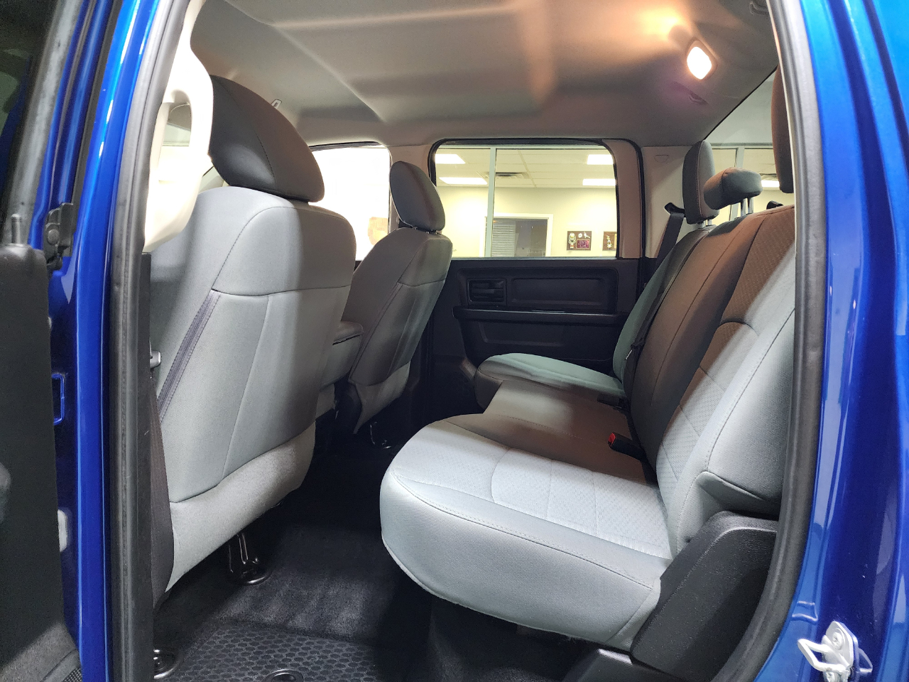 RAM 2500 Tradesman 4x4 Crew Cab 6'4" Box 2017 RAM 2500 Tradesman 4x4 Crew Cab 6'4" Box 2017