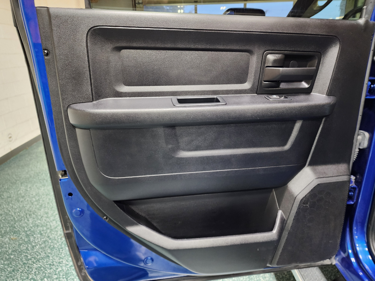 RAM 2500 Tradesman 4x4 Crew Cab 6'4" Box 2017 RAM 2500 Tradesman 4x4 Crew Cab 6'4" Box 2017