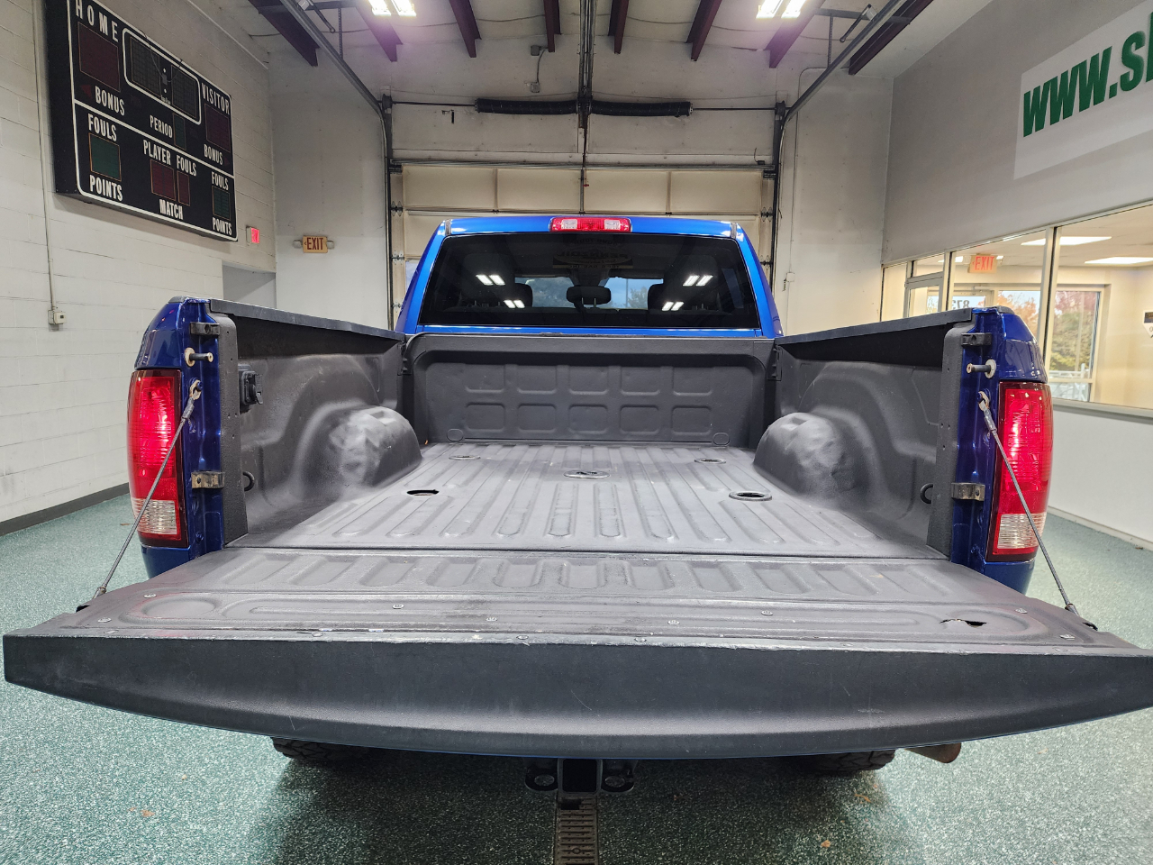 RAM 2500 Tradesman 4x4 Crew Cab 6'4" Box 2017 RAM 2500 Tradesman 4x4 Crew Cab 6'4" Box 2017