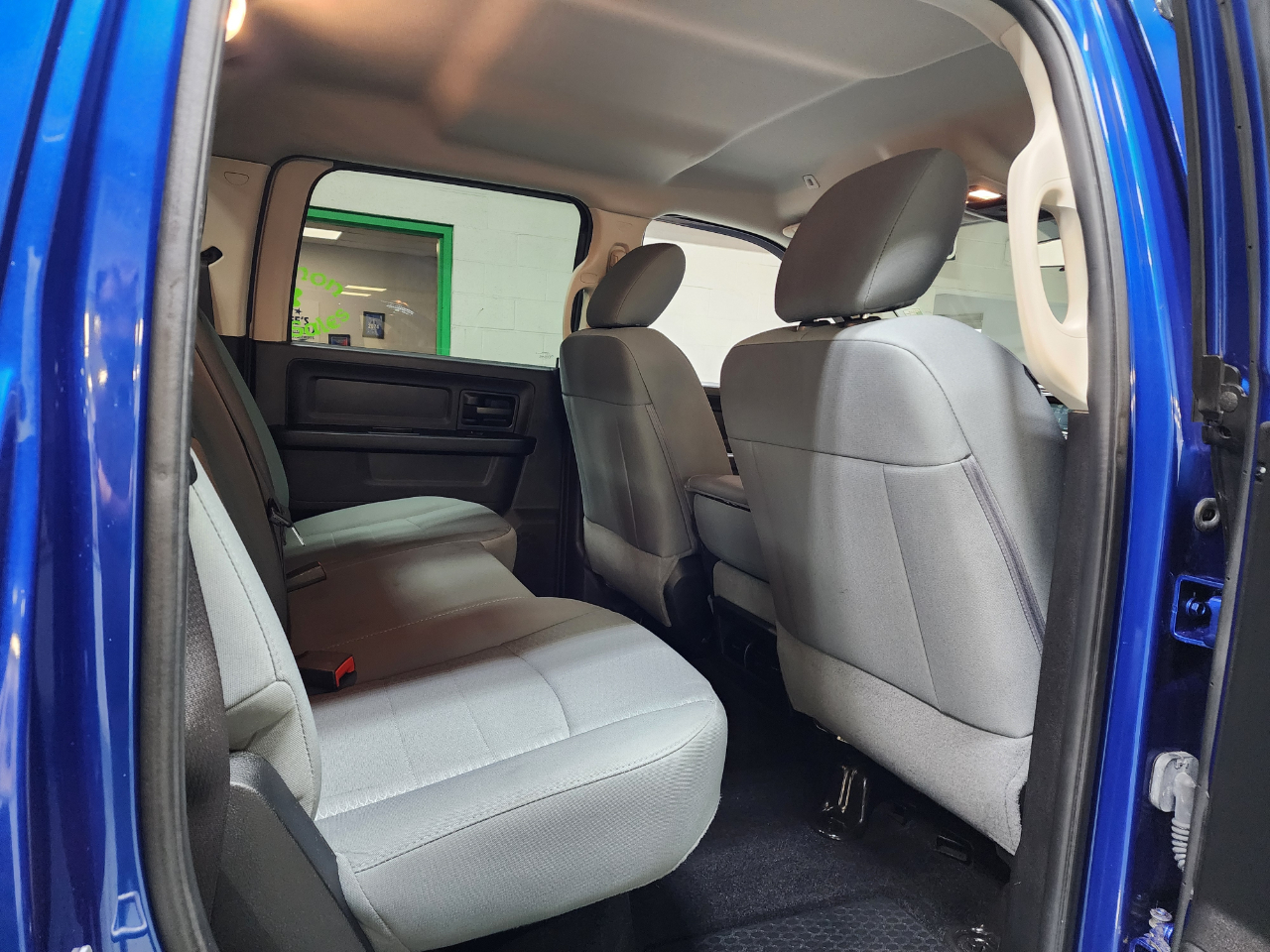 RAM 2500 Tradesman 4x4 Crew Cab 6'4" Box 2017 RAM 2500 Tradesman 4x4 Crew Cab 6'4" Box 2017