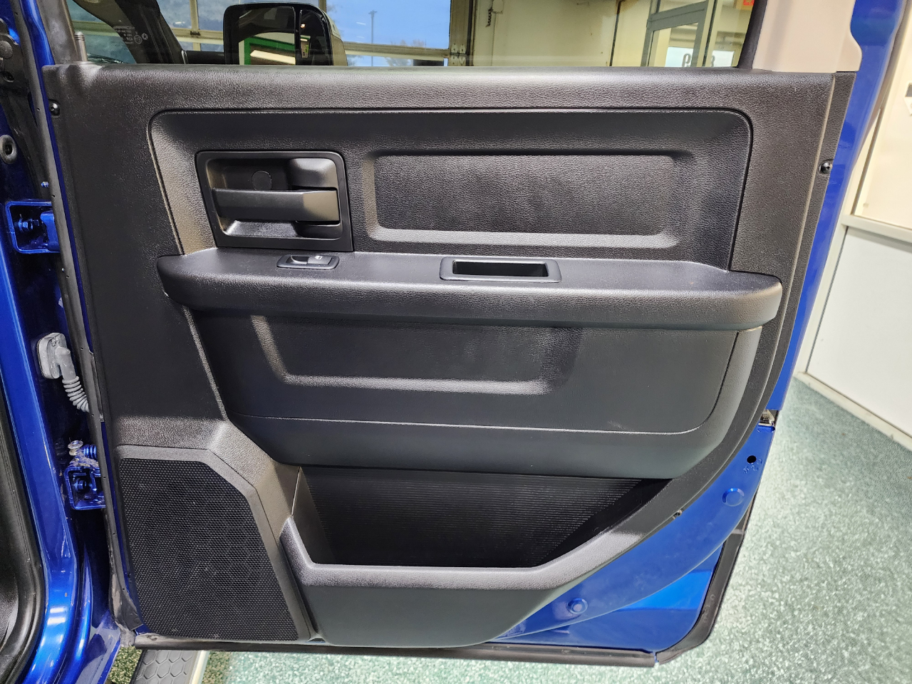 RAM 2500 Tradesman 4x4 Crew Cab 6'4" Box 2017 RAM 2500 Tradesman 4x4 Crew Cab 6'4" Box 2017