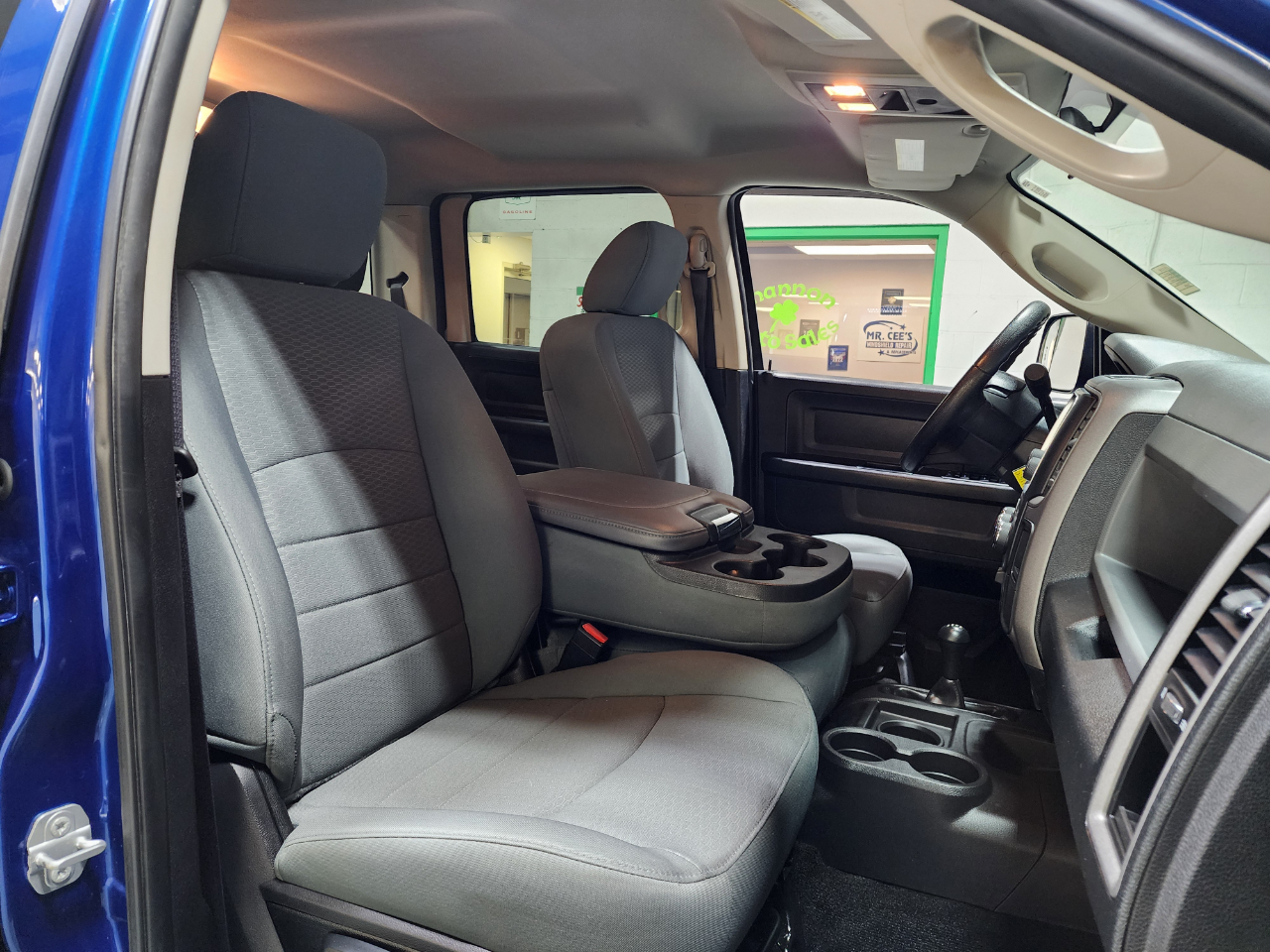 RAM 2500 Tradesman 4x4 Crew Cab 6'4" Box 2017 RAM 2500 Tradesman 4x4 Crew Cab 6'4" Box 2017