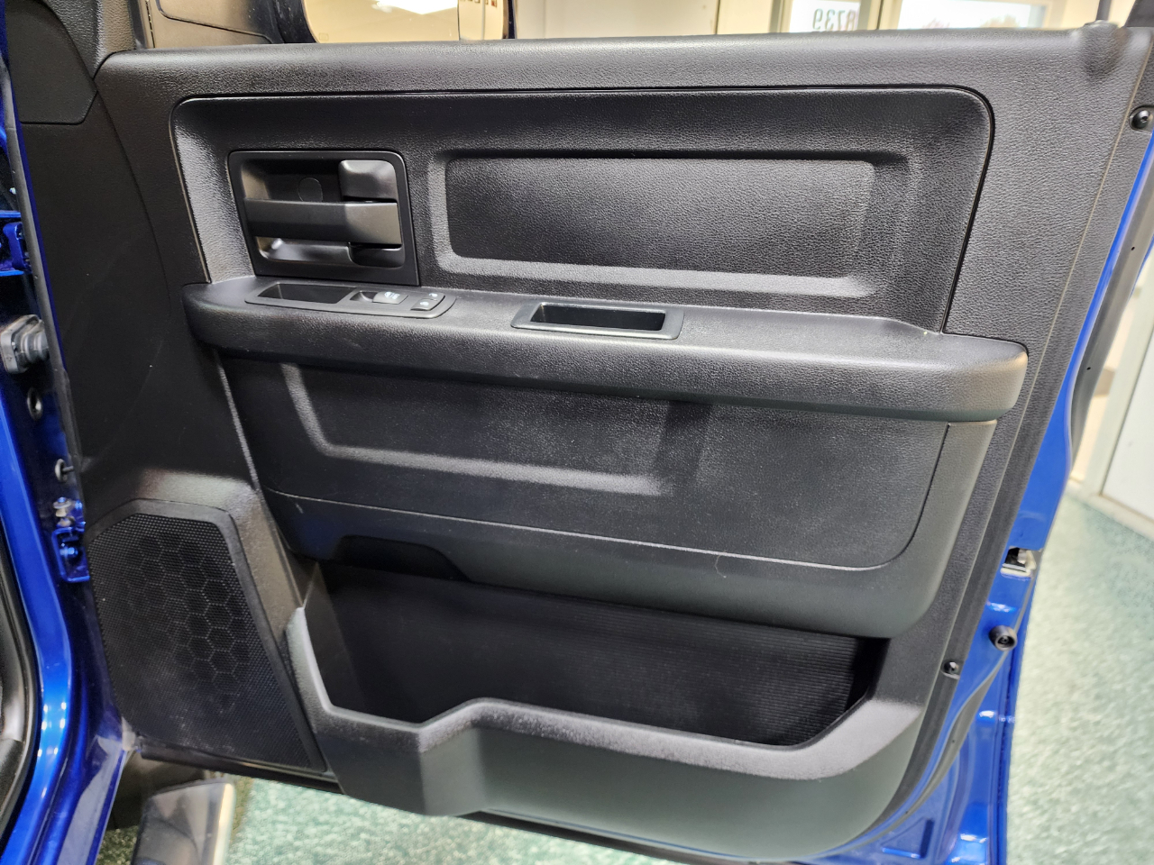 RAM 2500 Tradesman 4x4 Crew Cab 6'4" Box 2017 RAM 2500 Tradesman 4x4 Crew Cab 6'4" Box 2017