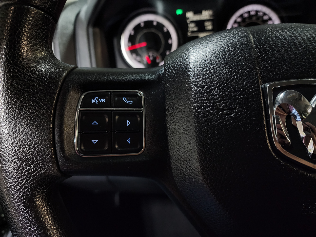 RAM 2500 Tradesman 4x4 Crew Cab 6'4" Box 2017 RAM 2500 Tradesman 4x4 Crew Cab 6'4" Box 2017