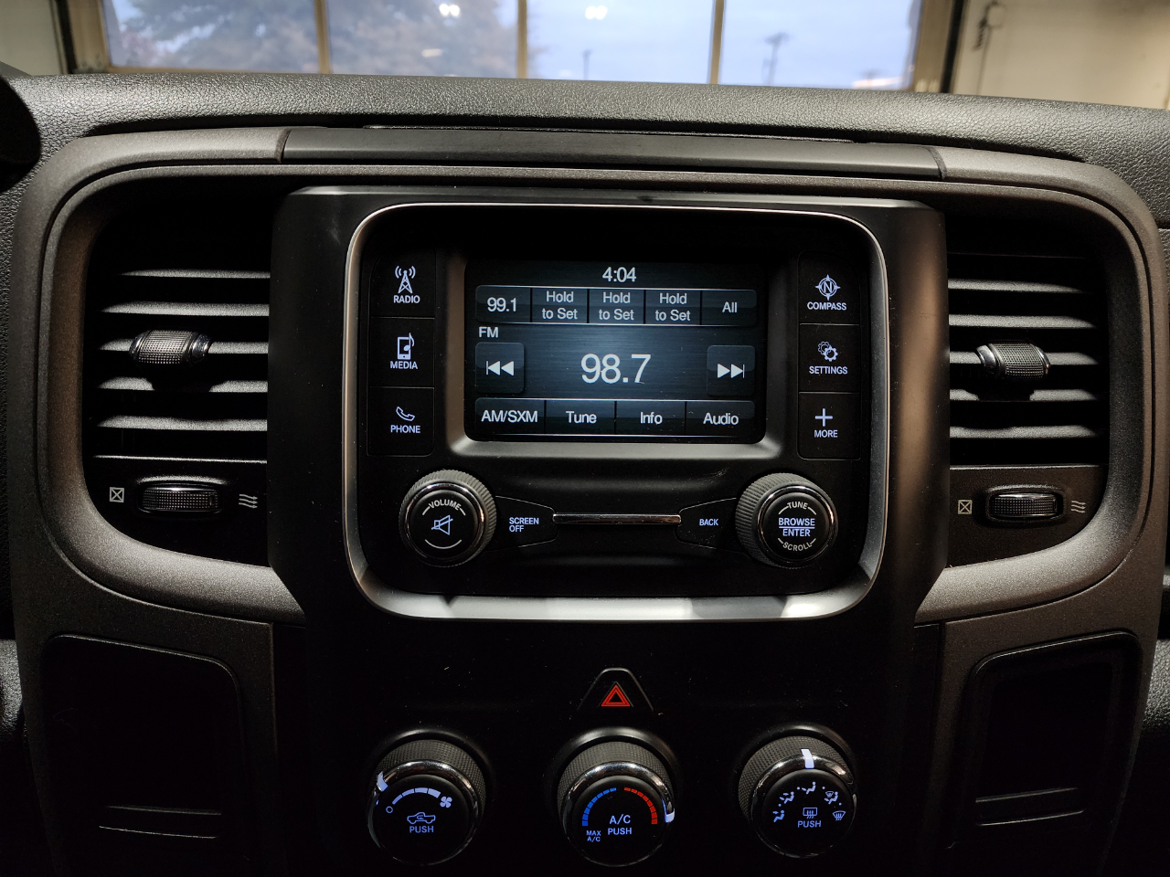 RAM 2500 Tradesman 4x4 Crew Cab 6'4" Box 2017 RAM 2500 Tradesman 4x4 Crew Cab 6'4" Box 2017