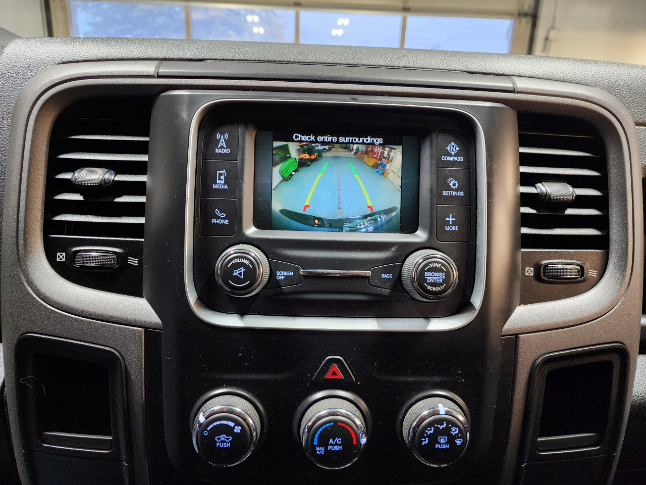 RAM 2500 Tradesman 4x4 Crew Cab 6'4" Box 2017 RAM 2500 Tradesman 4x4 Crew Cab 6'4" Box 2017